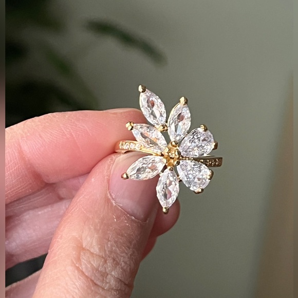 Cubic zirconia adjustable cocktail ring - Picture 3 of 5